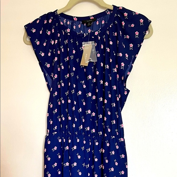 J. Crew Dresses & Skirts - J crew ruffle sleeve dress with flower size Medium M